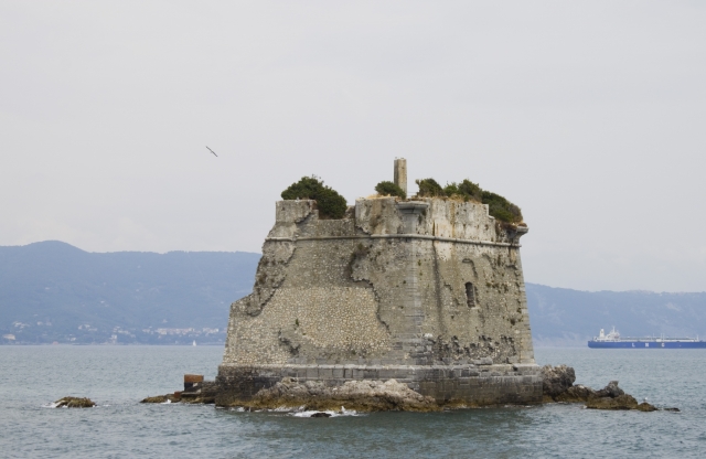  Una torre en medio del mar 