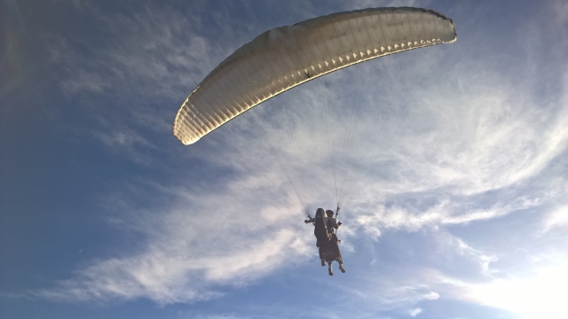  Sobrevolando el valle del Serchio 