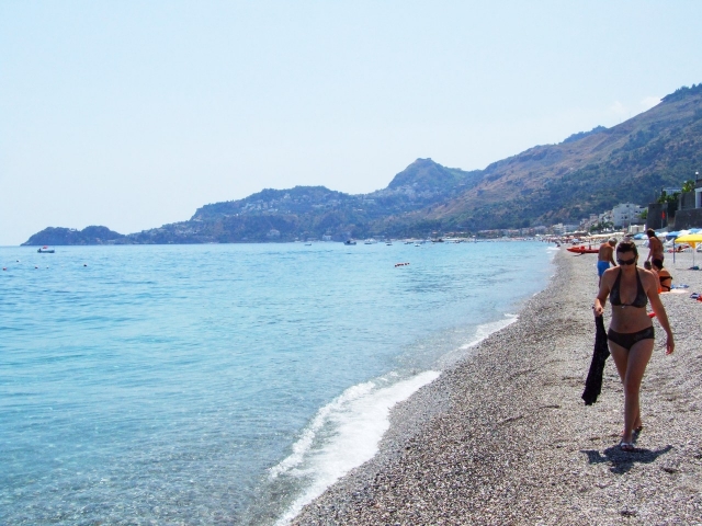  La playa de Letojanni 