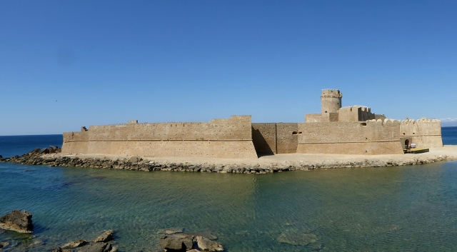 Le Castella desde el mar 