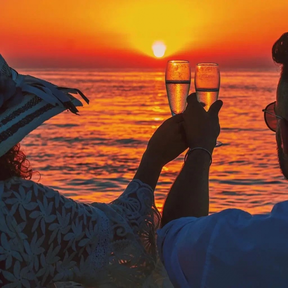  Brindando por el atardecer
