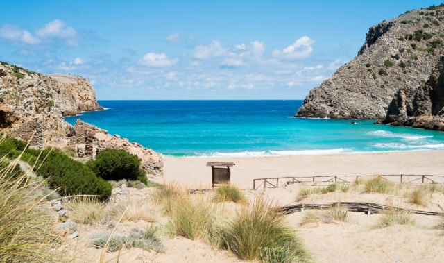 Una pequeña y espléndida playa de Cala Domestica