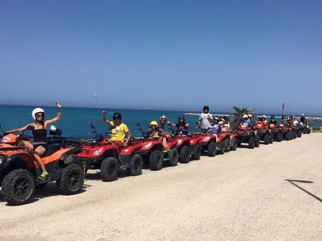  Cuatrimotos en la costa siciliana 