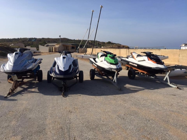  Las jet skis le esperan en Scoglitusted 
