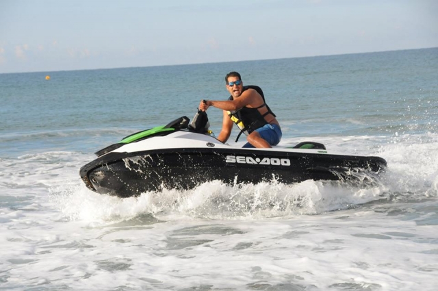  Venga a divertirle con nuestras jet skis 