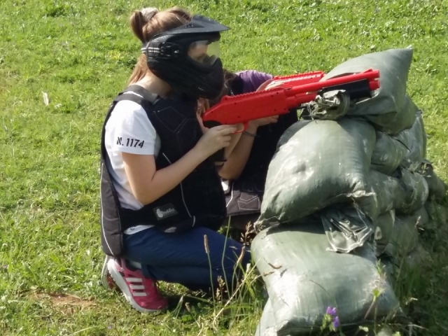  Defenderle de los disparos enemigos