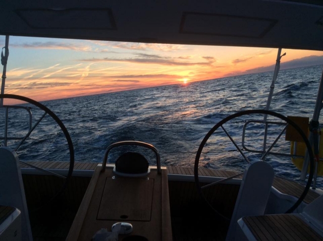  Atardecer en un barco 