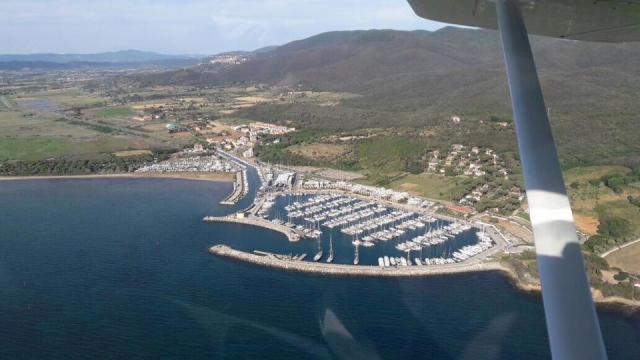 El puerto de Scarlino desde arriba
