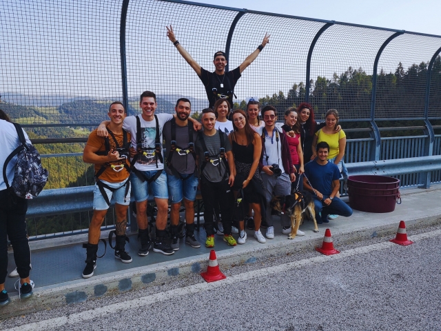  Amigos listos para saltar 