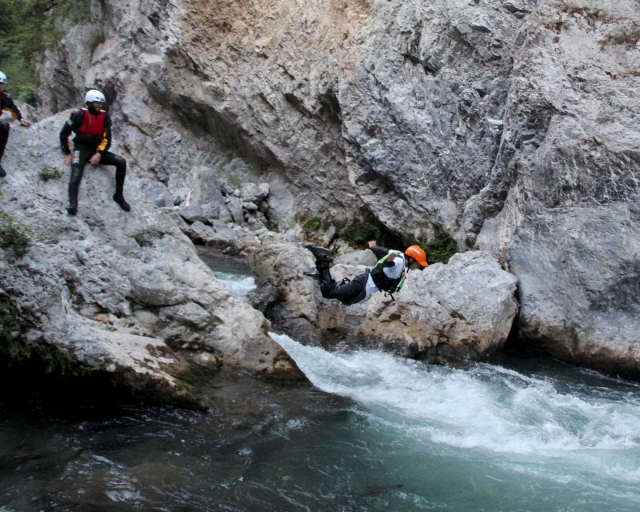  Un chapuzón en el río 