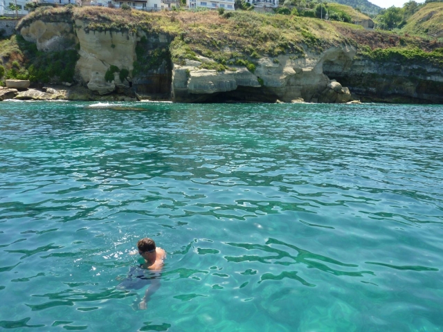  Nadar en el mar cristalino 