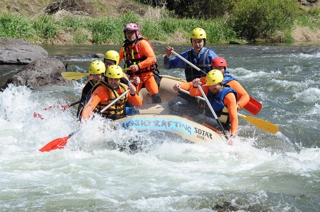  Remando en el río