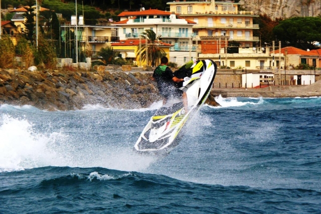 Jet ski con licencia en Riviera Ponenle 1 hora