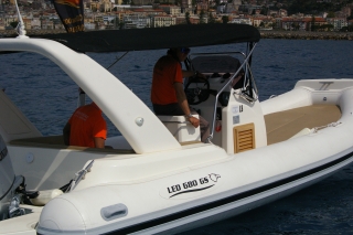 Renta de embarcación auxiliar LED68 con licencia de San Remo 4/9h