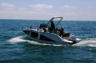 Barracuda 4/9h renta de barco San Remo sin licencia