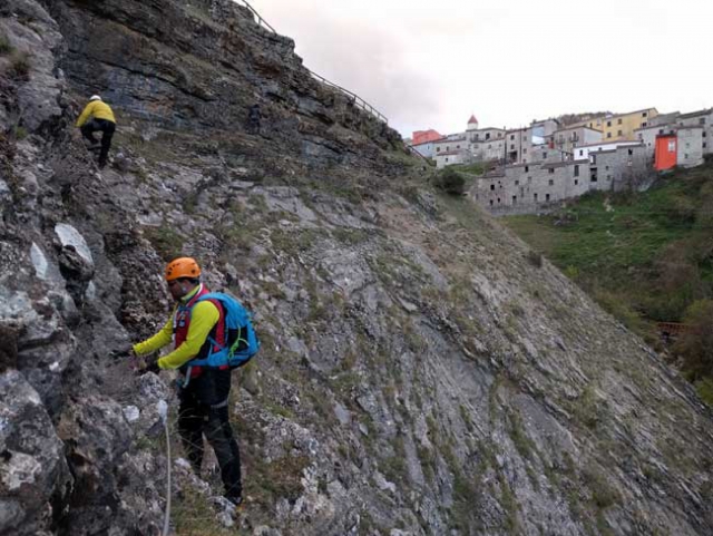  Excursionistas en la vía ferramarra 
