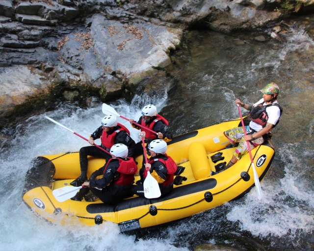 descenso en embarcación auxiliar 