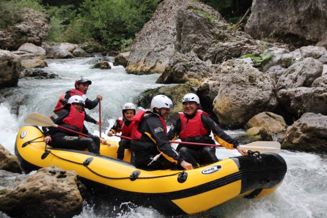  rafting entre las rocas 