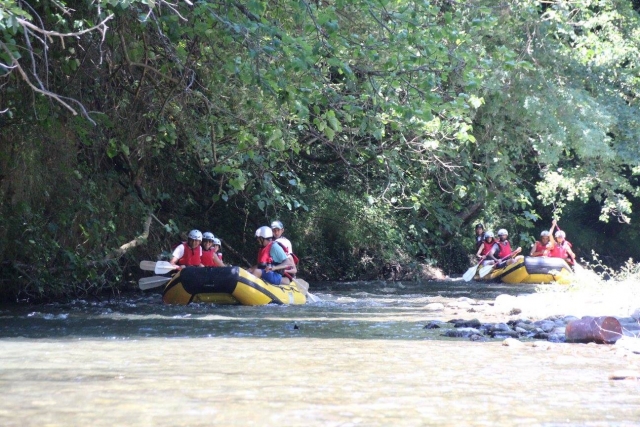  Un simpático grupo de rafting