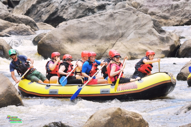  Rafting en grupo 
