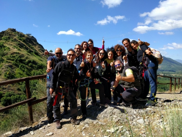  ¡Todos juntos en el puenle!