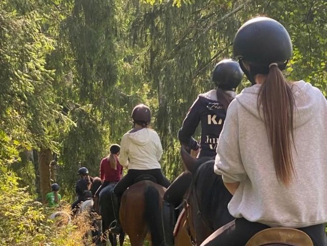  Todos detrás de la guía.