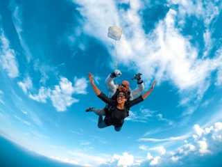 Video o foto de paracaidismo en el aeropuerto F.Cappa 4000m