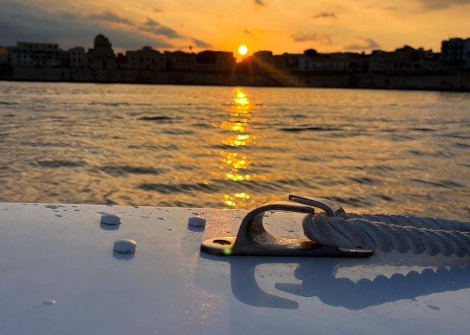  puesta de sol en barco 