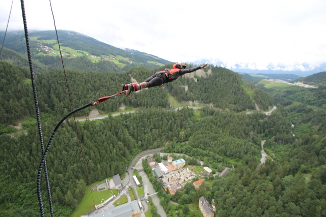  Saltando desde Europabrücke 