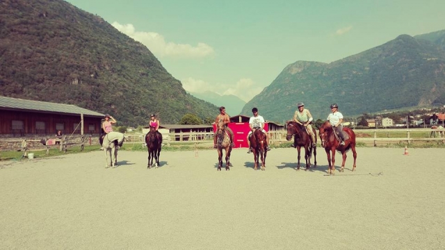  Salida de las caballerizas 