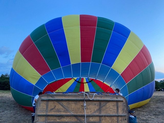  Inflando el globo aerostático en Florencia