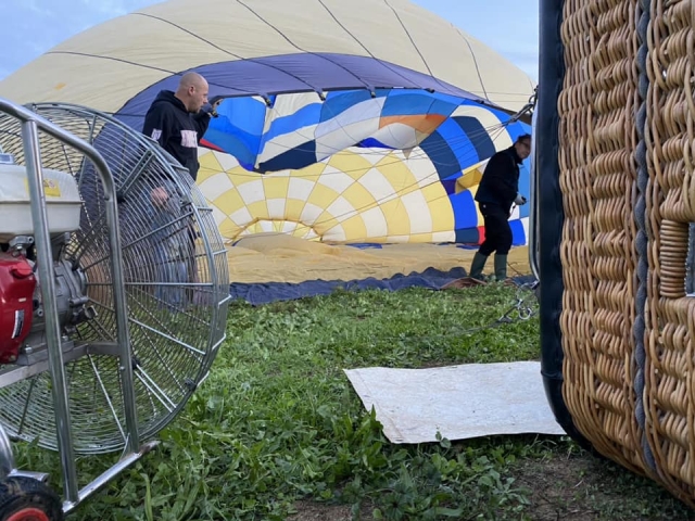 Preparando el globo aerostático