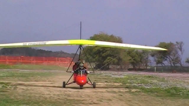 ala delta motorizada