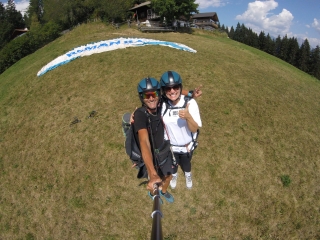 Vuelo premium en parapente Monte San Vigilio 30min