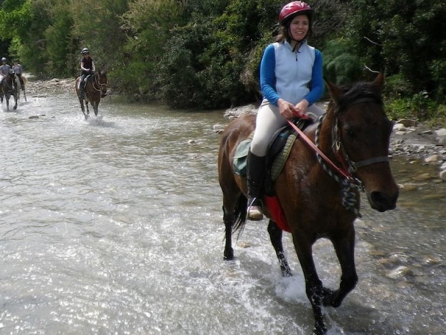 Paseo a caballo hasta las gargantas del Tiberio (8h)