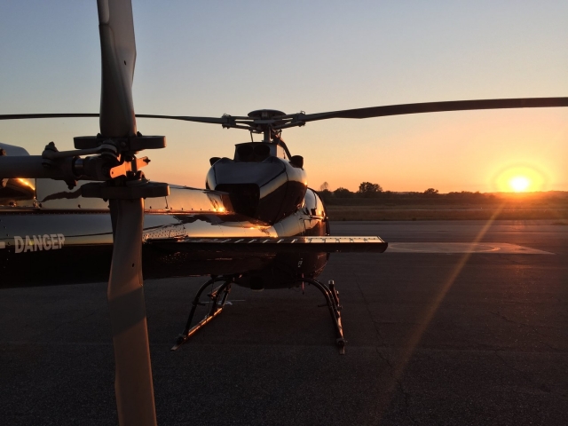 despegue al atardecer