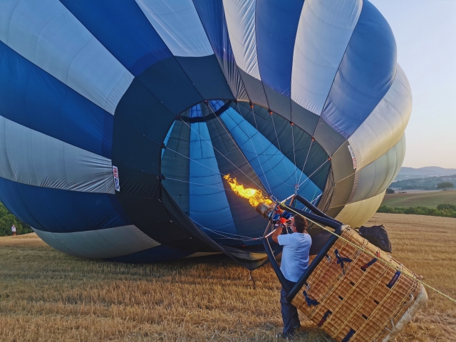 Inflando un globo aerostático