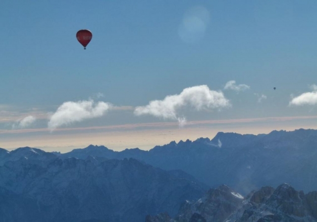  ¡Los Dolomitas desde arriba en un vuelo cruzado! 