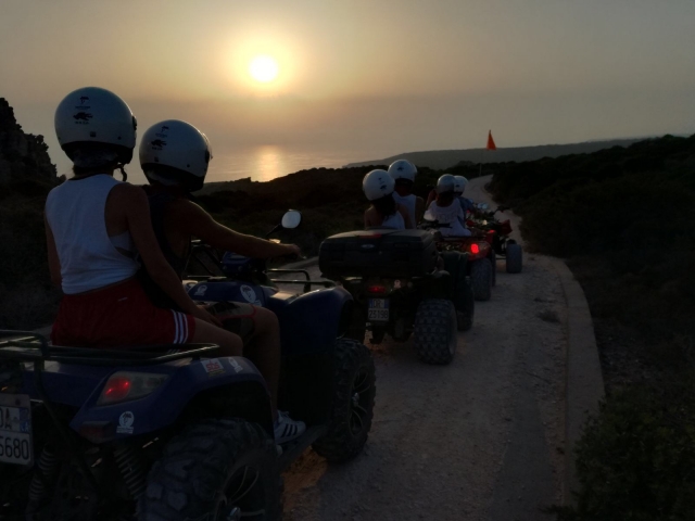 Al atardecer en el cuatrimoto 