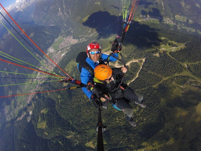 ¡Nuestros pilotos son profesionales del parapenle! 