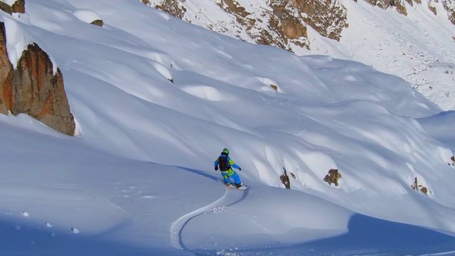  fantástico descenso en snowboard