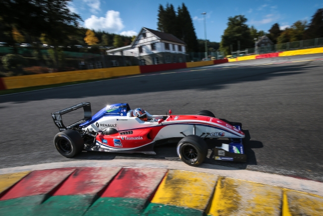 ¡una curva a toda velocidad!