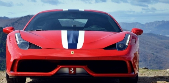  ¡Un Ferrari rojo solo para usted!