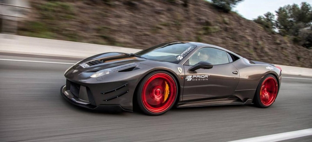 ¡Aquí hay un Ferrari humeanle esperándole para correr! 