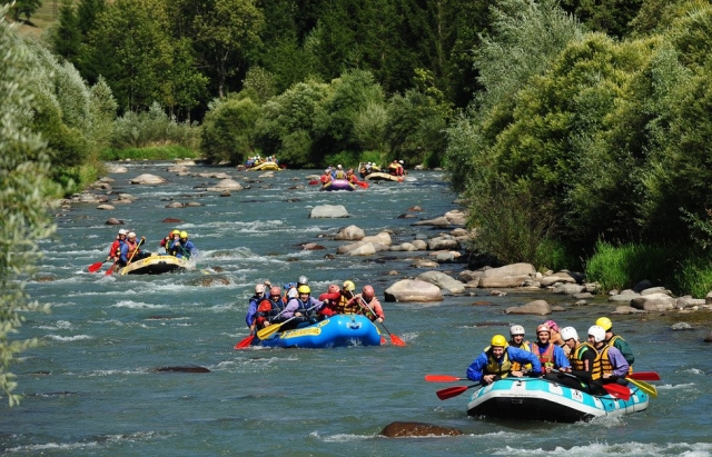  rafting en grupo, la unión hace la fuerza