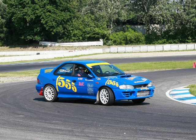 Nuestro Subaru 555 en la pista