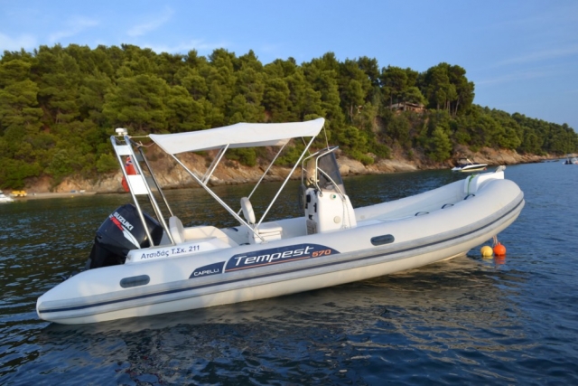  Aquí está uno de nuestros botes 