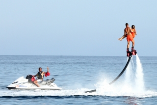 Sesión de flyboard de 30 minutos en Badolamarro Marina