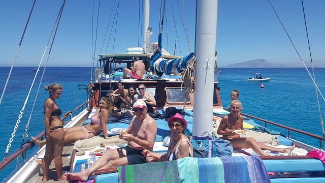 Aquí hay un bonito grupo en goleta 