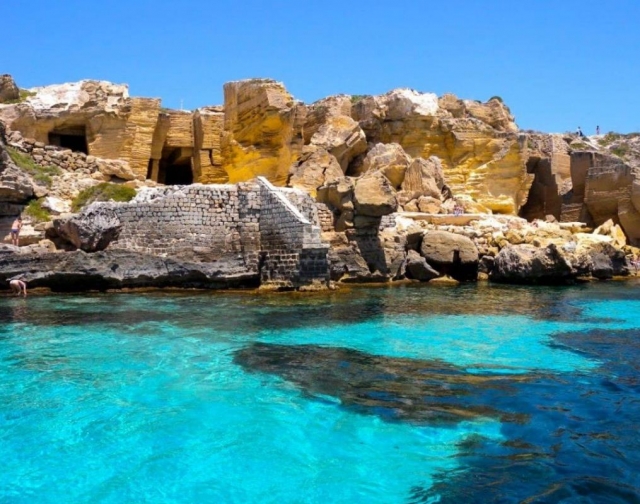  canteras de toba en Favignanaa 